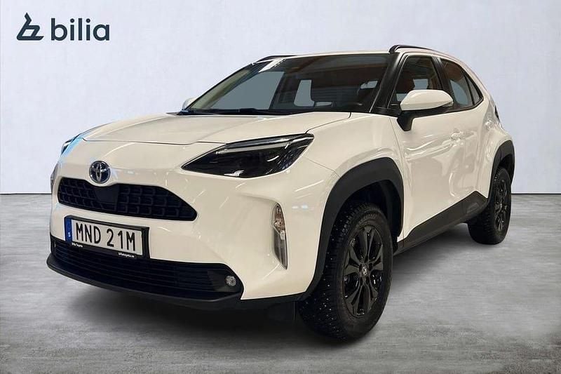 Vit Begagnad 2023 Toyota Yaris Hybrid Active | 279 000 kr (Lite dyr) - Bild 1/3