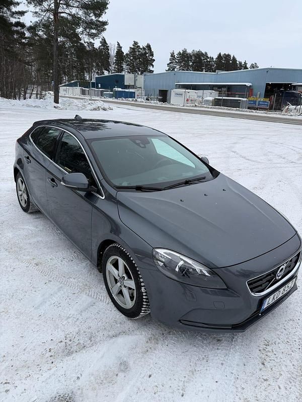 Begagnad 2014 Volvo V40 | 133 000 kr (Marknadspris) - Bild 1/4