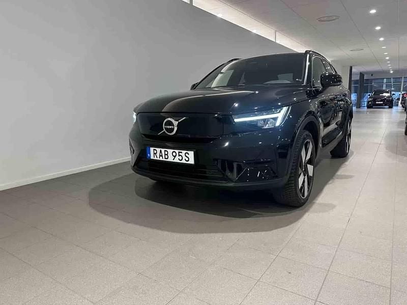 Begagnad Volvo XC40 Single Motor 154 kW (210 HK) 2023 Svart SUV