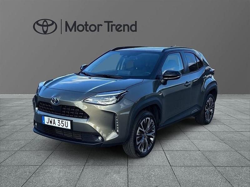 Grön Begagnad 2023 Toyota Yaris Hybrid Edition | 315 000 kr - Bild 1/3