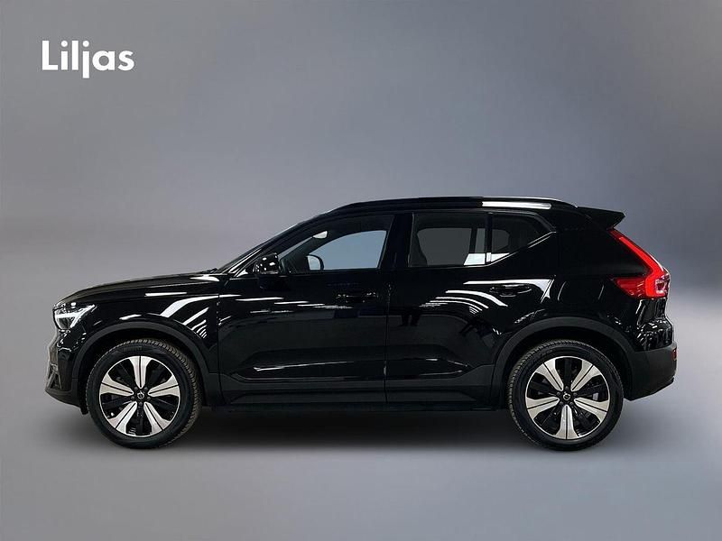 Begagnad Volvo XC40 Core 175 kW (238 HK) 2022 Svart SUV