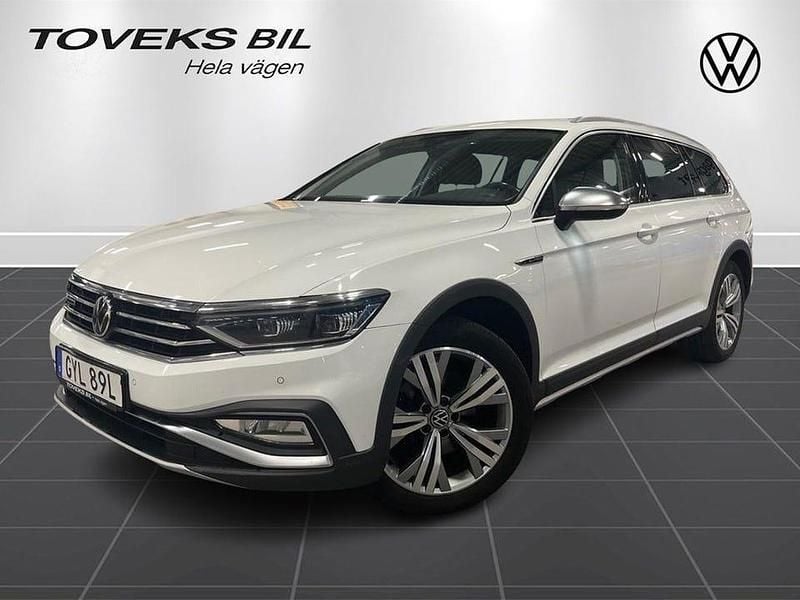 Vit Begagnad 2021 VW Passat Alltrack Kombi | 239 900 kr (Marknadspris) - Bild 1/4
