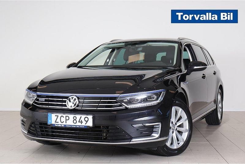 Svart Begagnad 2017 VW Passat Executive Kombi | 189 900 kr (Marknadspris) - Bild 1/4