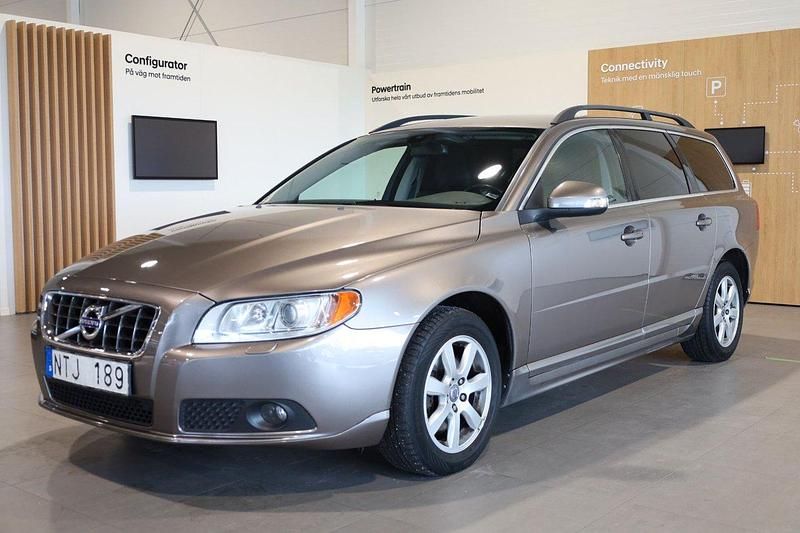 Grå Begagnad 2011 Volvo V70 Momentum Kombi | 119 900 kr (Marknadspris) - Bild 1/3
