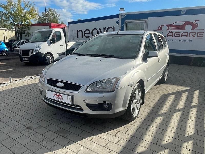 Grå Begagnad 2008 Ford Focus Trend Kombi | 19 900 kr (Marknadspris) - Bild 1/4