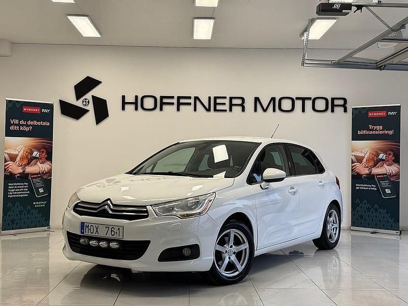 Vit Begagnad 2011 Citroën C4 Halvkombi | 39 000 kr (Marknadspris) - Bild 1/4