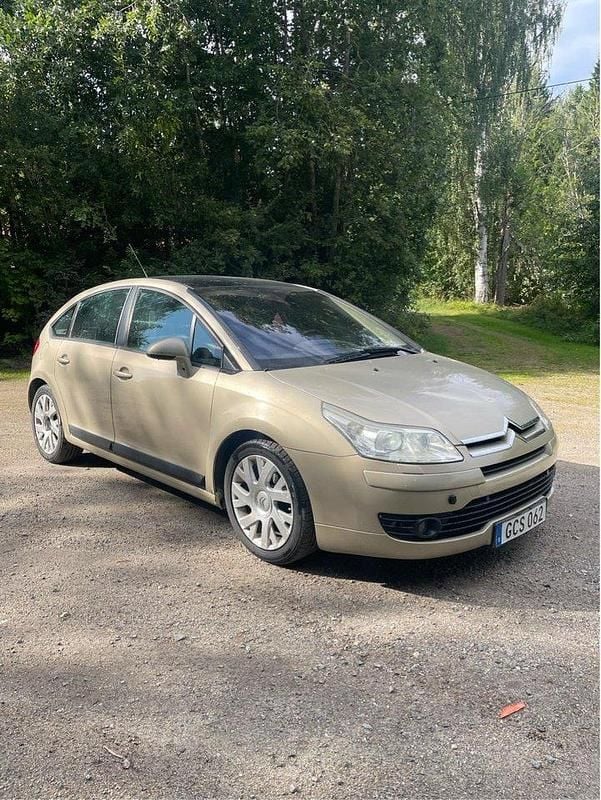 Grön Begagnad 2008 Citroën C4 Halvkombi | 25 000 kr (Marknadspris) - Bild 1/4