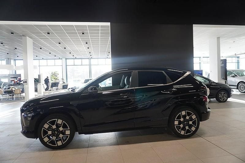 Begagnad Hyundai Kona Advanced 160 kW (218 HK) 2024 Abyss black SUV
