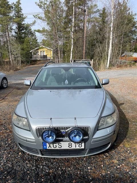 Silver Begagnad 2006 Volvo V50 Kombi | 17 000 kr (Marknadspris) - Bild 1/3