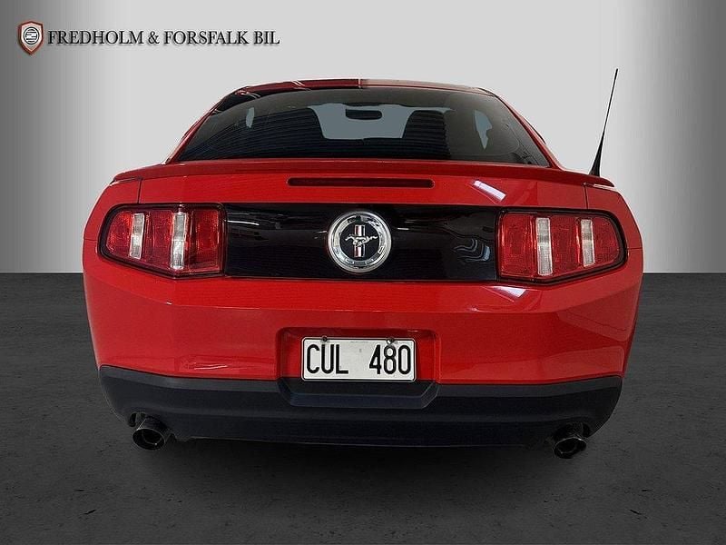 Begagnad Ford Mustang 309 HK (227 kW) 2011 Röd Sportkupé