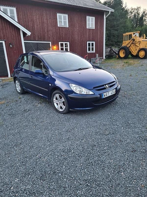 Blå Begagnad 2004 Peugeot 307 Halvkombi | 24 500 kr (Marknadspris) - Bild 1/4