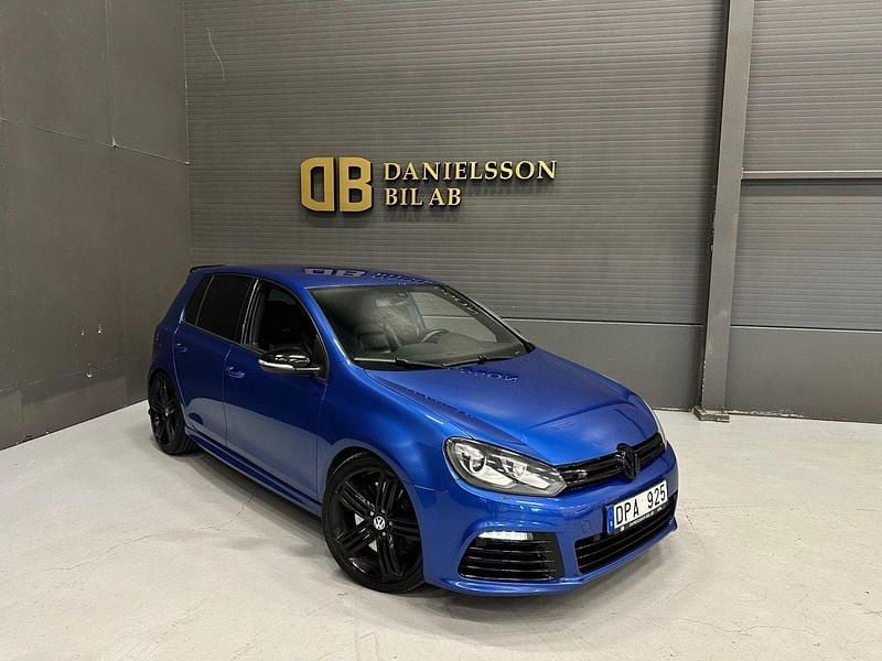 Ljusblå (blå) Begagnad 2012 VW Golf VII R Halvkombi | 169 800 kr (Bra pris) - Bild 1/4