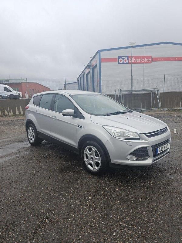Silver Begagnad 2013 Ford Kuga SUV | 53 000 kr (Bra pris) - Bild 1/4