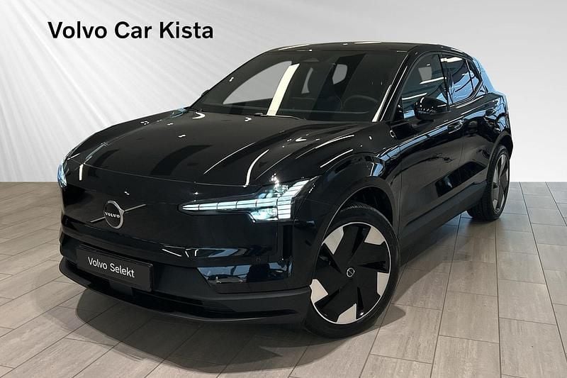 Svart Begagnad 2025 Volvo EX30 Single Motor Extended Range SUV | 364 900 kr (Bra pris) - Bild 1/3