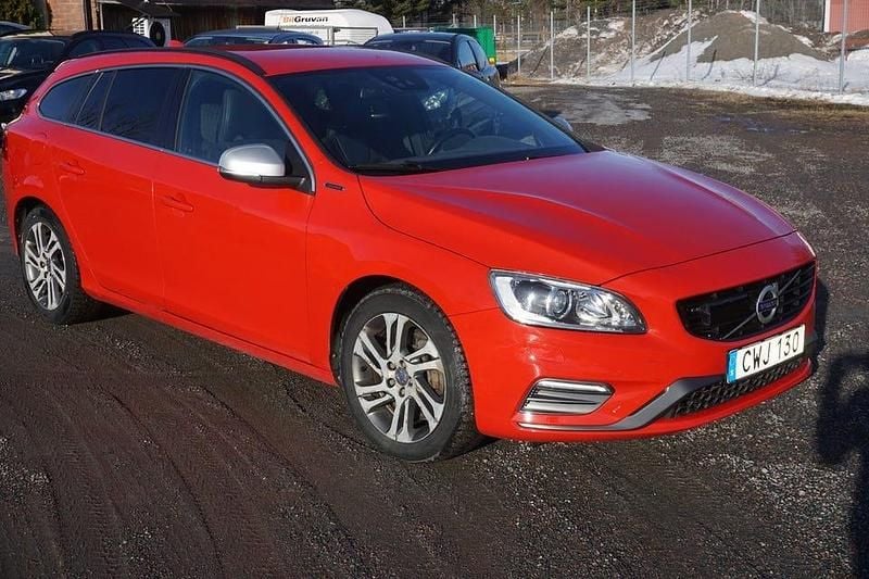 Begagnad Volvo V60 R-Design 231 HK (169 kW) 2016 Röd Kombi