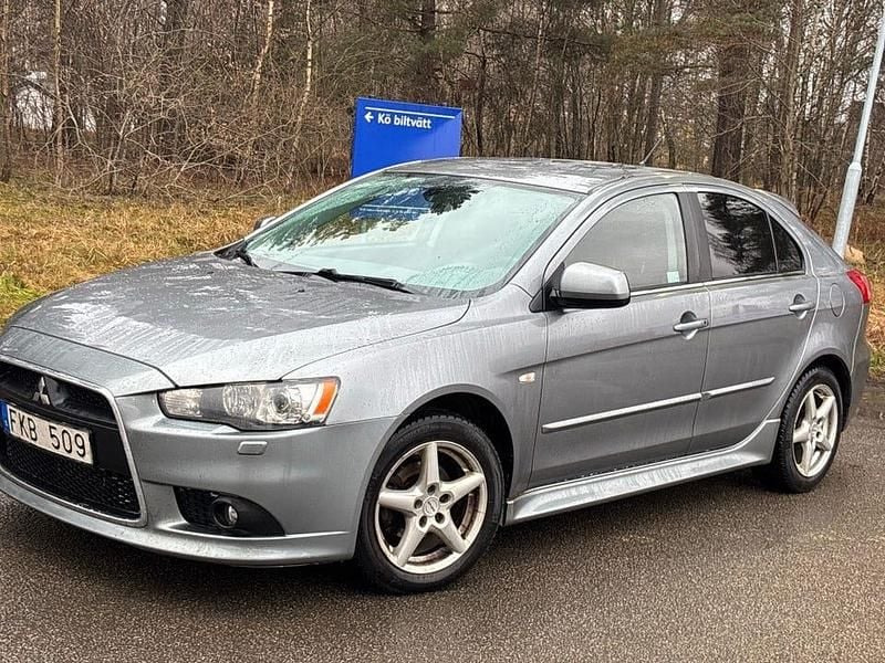 Metallic Begagnad 2012 Mitsubishi Lancer Sportback Halvkombi | 55 000 kr (Dyr) - Bild 1/4