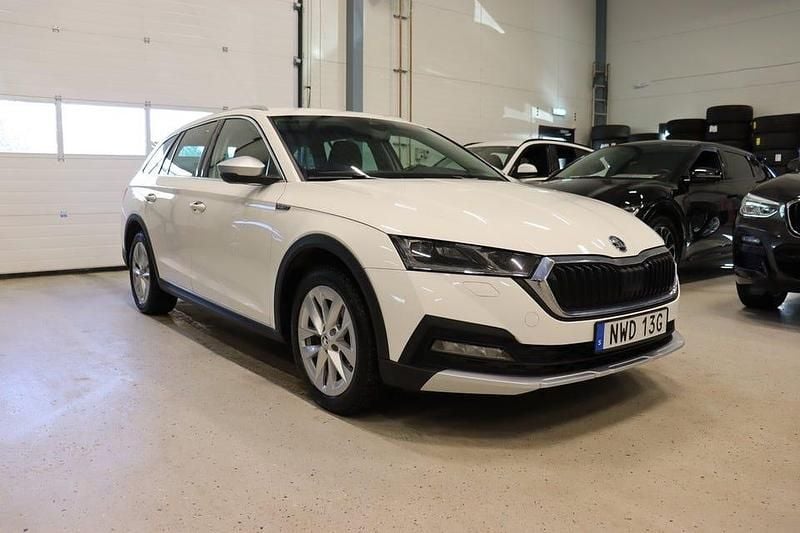 Begagnad Skoda Octavia Scout 200 HK (147 kW) 2022 Vit Kombi