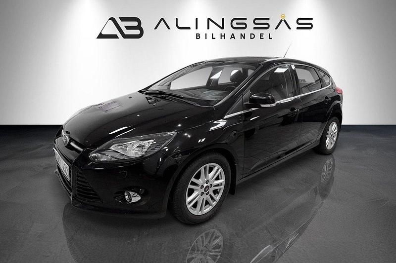 Svart Begagnad 2013 Ford Focus Titanium Halvkombi | 79 900 kr (Dyr) - Bild 1/4