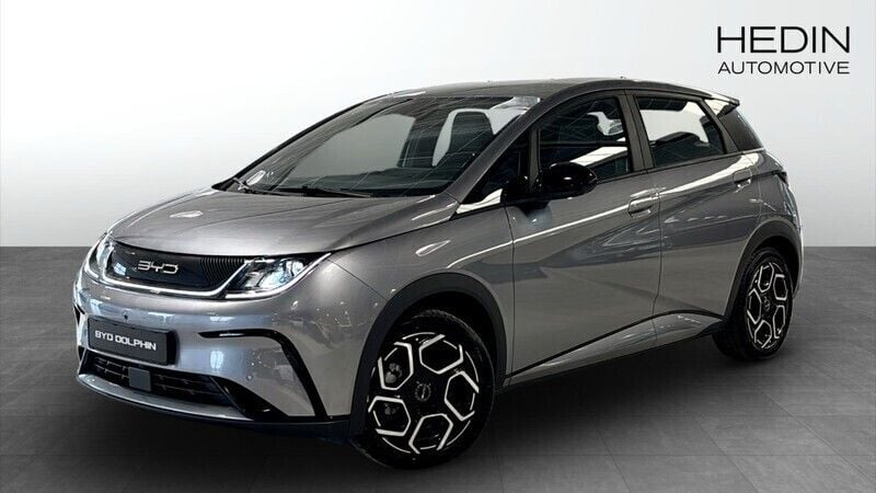 Grå (grey) Begagnad 2023 BYD Dolphin Comfort Halvkombi | 429 900 kr - Bild 1/4
