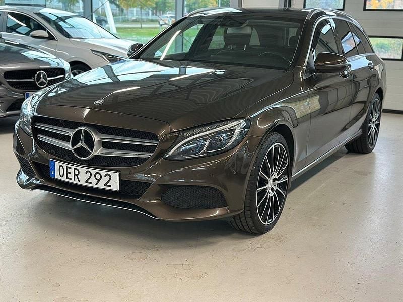 Begagnad Mercedes C350e Avantgarde 279 HK (205 kW) 2016 Mörkbrun Kombi
