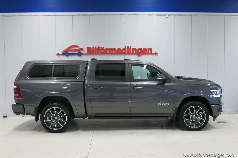 Grå svart Begagnad 2019 Dodge Ram Pickup | 549 900 kr (Bra pris) - Bild 1/4