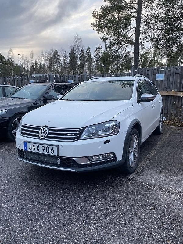 Vit Begagnad 2014 VW Passat Alltrack Kombi | 189 900 kr (Marknadspris) - Bild 1/3