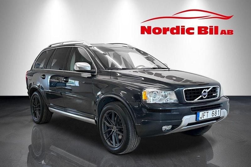 Grå Begagnad 2013 Volvo XC90 R-Design SUV | 139 900 kr (Marknadspris) - Bild 1/4