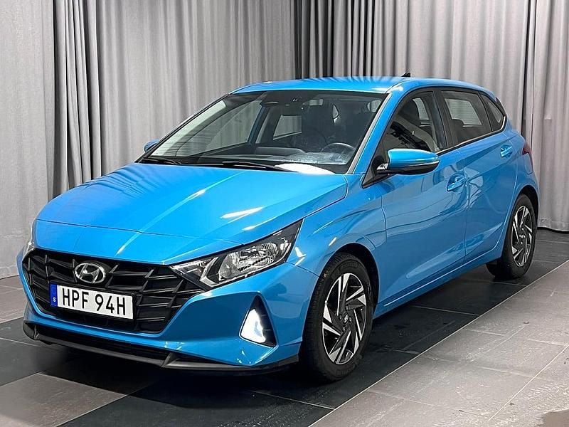 Blå Begagnad 2022 Hyundai i20 Essential Halvkombi | 149 800 kr (Bra pris) - Bild 1/4