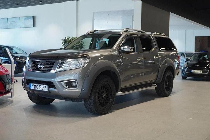 Grå Begagnad 2018 Nissan Navara Pickup | 249 875 kr (Marknadspris) - Bild 1/4