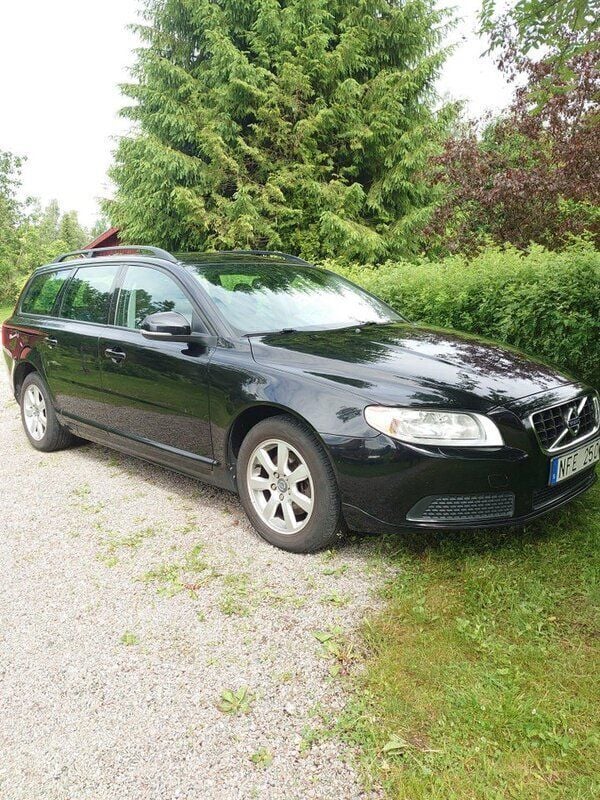 Svart Begagnad 2013 Volvo V70 Kombi | 86 000 kr (Bra pris) - Bild 1/4