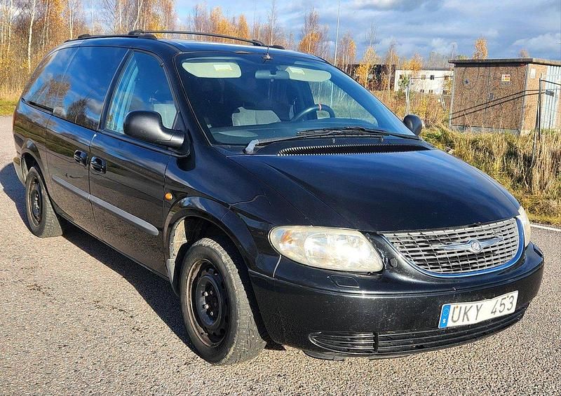 Svart Begagnad 2004 Chrysler Grand Voyager Minibuss | 7 900 kr (Superpris) - Bild 1/4