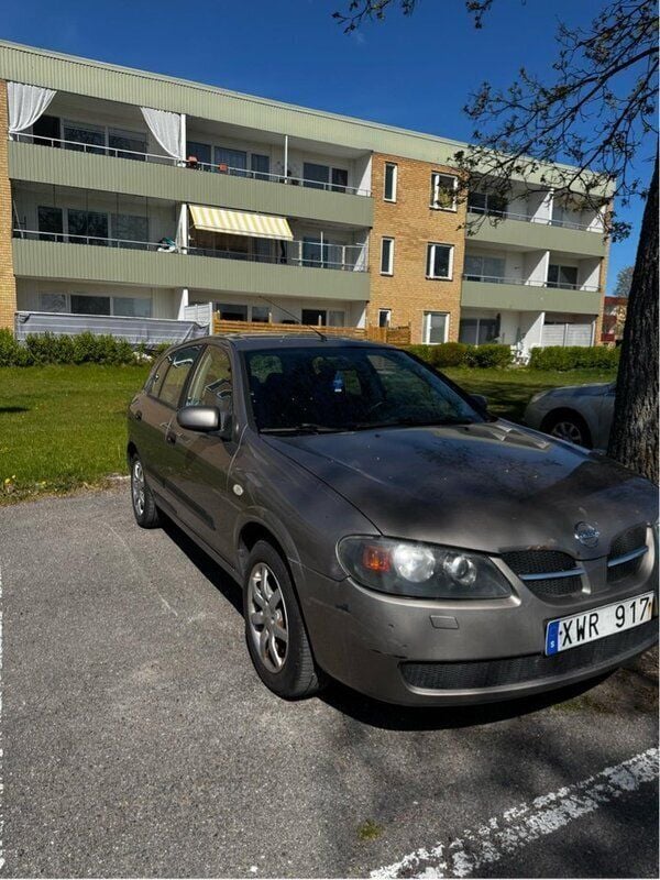 Brun Begagnad 2006 Nissan Almera Halvkombi | 13 000 kr (Bra pris) - Bild 1/4