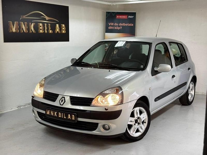 Grå Begagnad 2005 Renault Clio R.S. Halvkombi | 19 900 kr (Marknadspris) - Bild 1/4