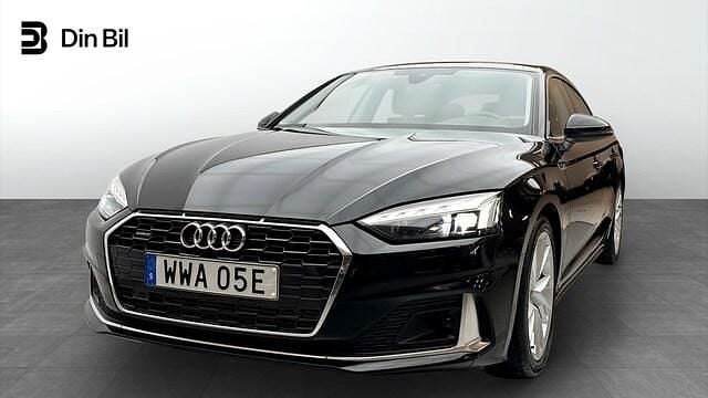 Brilliantsvart Begagnad 2021 Audi A5 Sportback Advanced Plus Halvkombi | 339 000 kr (Marknadspris) - Bild 1/4
