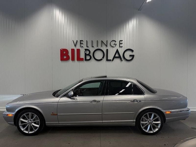 Silver Begagnad 2005 Jaguar XJR Sedan | 149 500 kr - Bild 1/4
