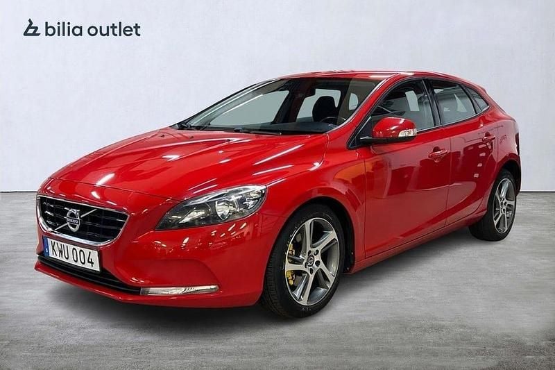 Röd Begagnad 2015 Volvo V40 Kinetic Halvkombi | 99 900 kr (Marknadspris) - Bild 1/3