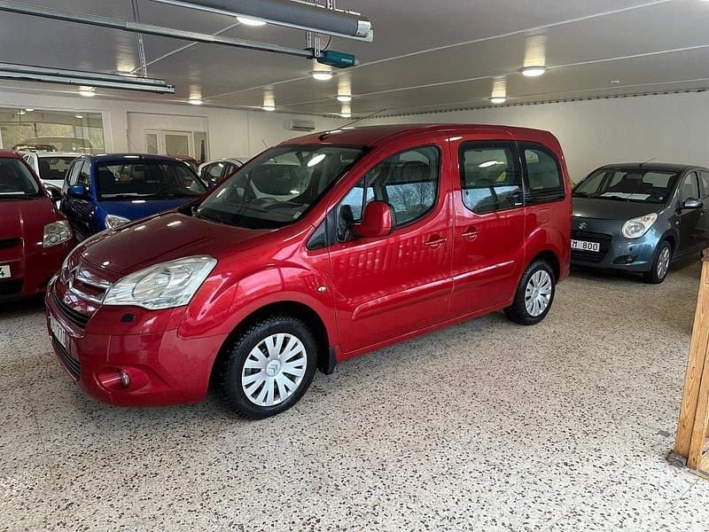 Röd Begagnad 2010 Citroën Berlingo Minibuss | 40 900 kr (Lite dyr) - Bild 1/4