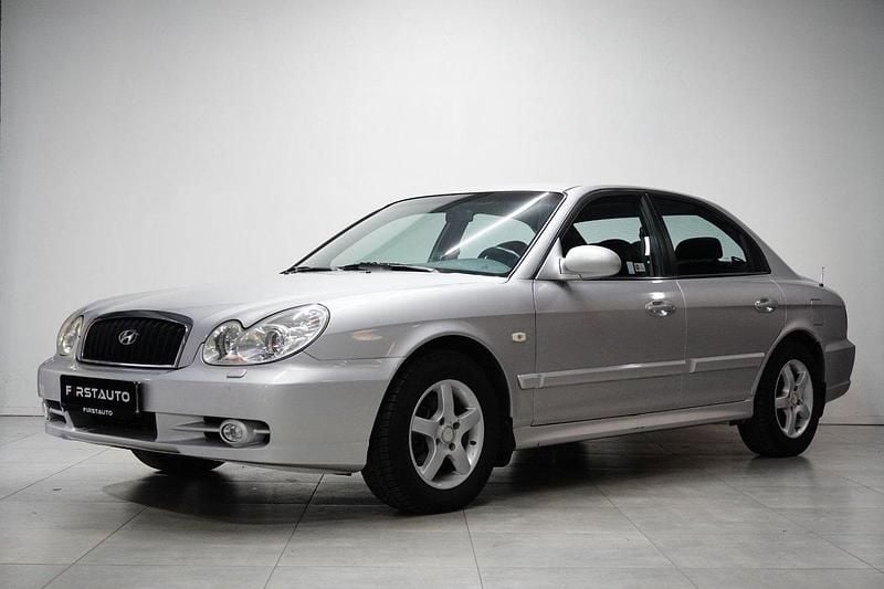 Ljusgrå Begagnad 2003 Hyundai Sonata Sedan | 39 900 kr - Bild 1/4