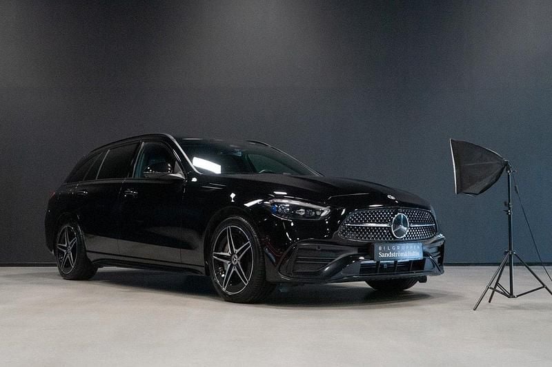 Svart Begagnad 2024 Mercedes C300e Premium Kombi | 519 000 kr (Marknadspris) - Bild 1/4