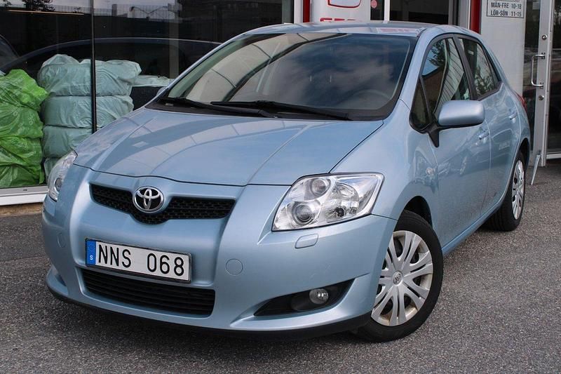 Ljusblå (blå) Begagnad 2007 Toyota Auris Halvkombi | 54 900 kr (Marknadspris) - Bild 1/4