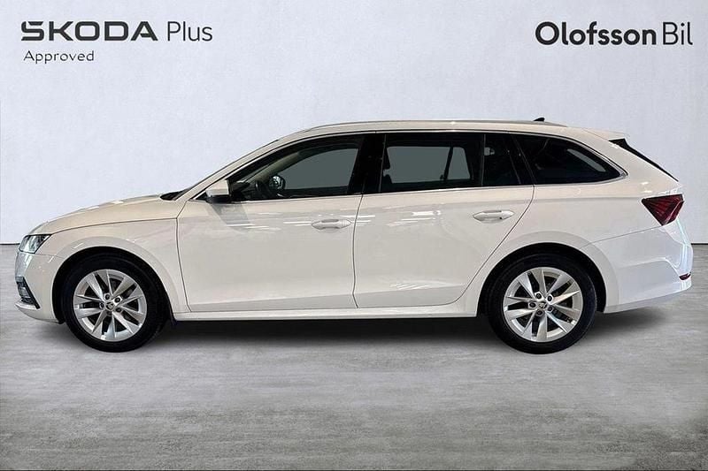 Vit Begagnad 2020 Skoda Octavia Kombi | 249 900 kr (Marknadspris) - Bild 1/4