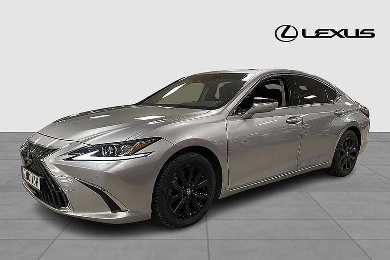 Silver Begagnad 2023 Lexus ES300H Limited Edition Sedan | 409 900 kr - Bild 1/4