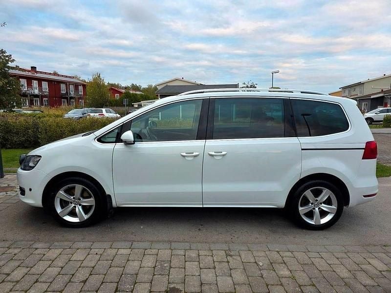 Begagnad VW Sharan 140 HK (102 kW) 2015 Vit Minibuss