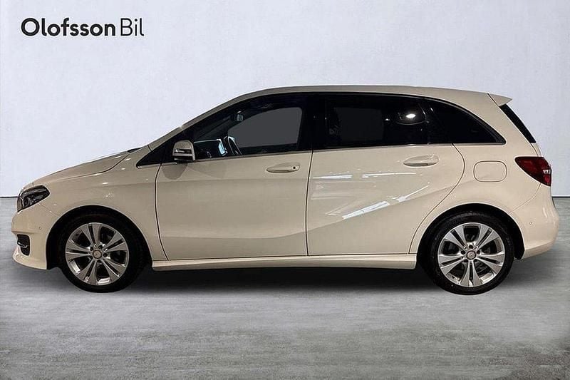 Vit Begagnad 2015 Mercedes B180 Minibuss | 154 900 kr (Marknadspris) - Bild 1/3