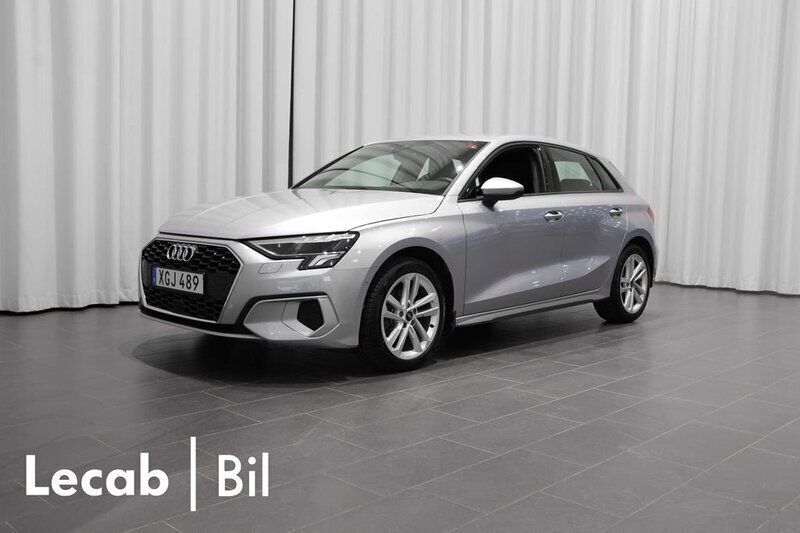 Silver (florettsilver metallic) Begagnad 2024 Audi A3 Sportback Advanced Halvkombi | 284 500 kr (Bra pris) - Bild 1/4