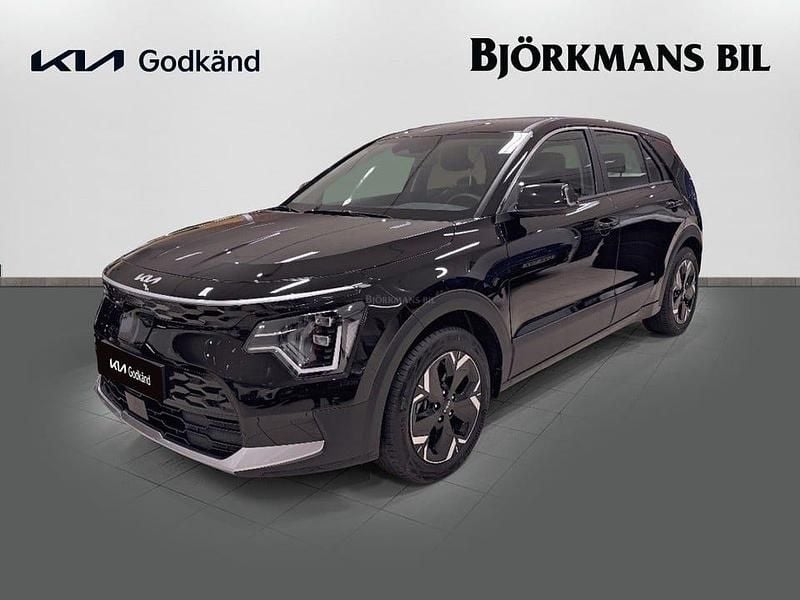 Svart (/abp/ aurora black pearl) Begagnad 2024 Kia e-Niro SUV | 359 000 kr (Marknadspris) - Bild 1/4