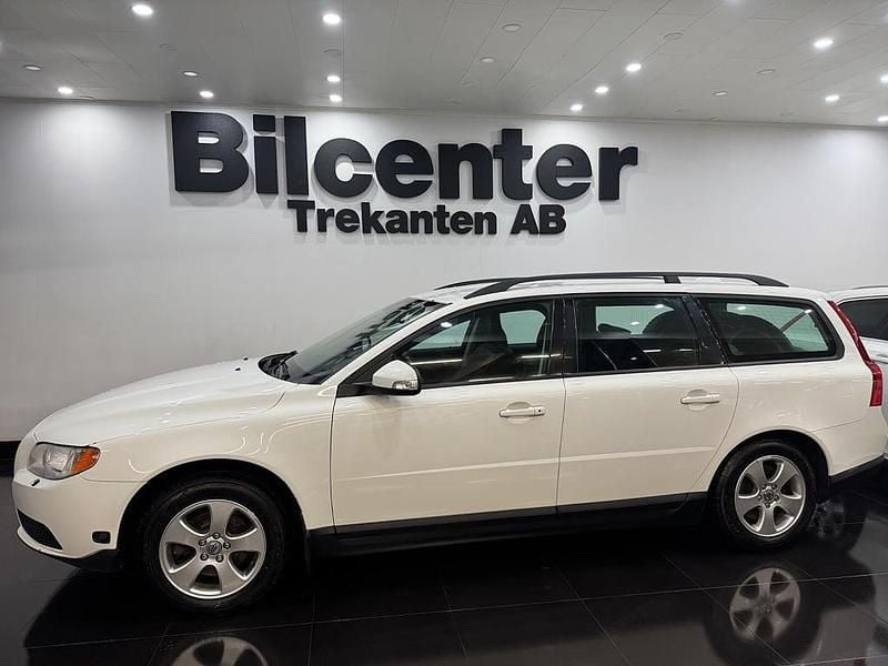 Vit Begagnad 2008 Volvo V70 Kinetic Kombi | 49 900 kr (Marknadspris) - Bild 1/4