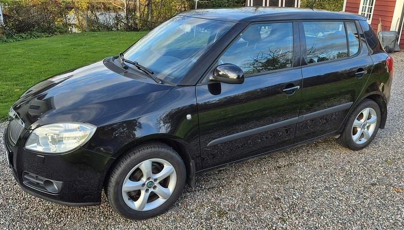 Svart Begagnad 2008 Skoda Fabia Halvkombi | 27 000 kr (Bra pris) - Bild 1/4