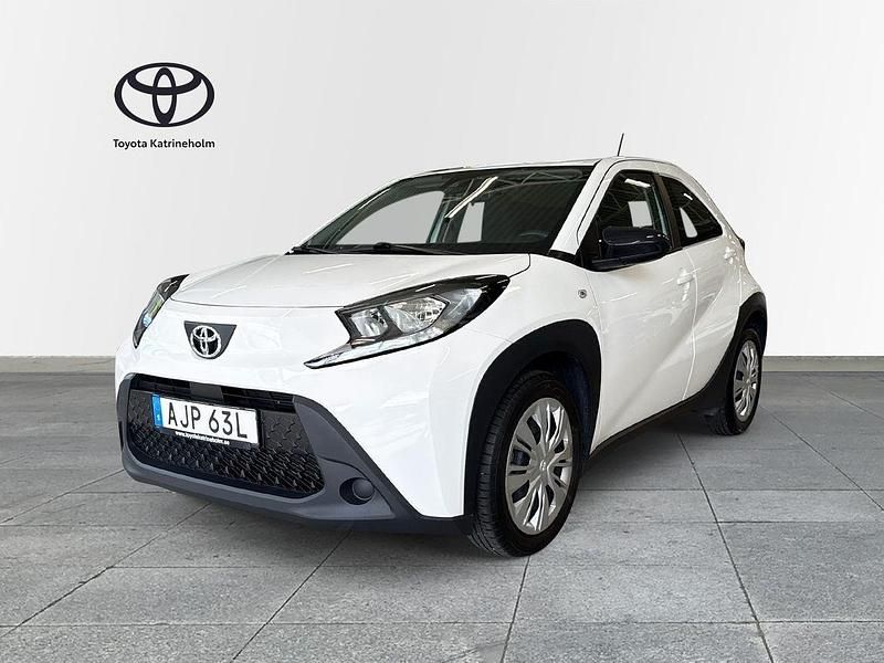 Vit Begagnad 2022 Toyota Aygo X SUV | 143 900 kr (Bra pris) - Bild 1/3