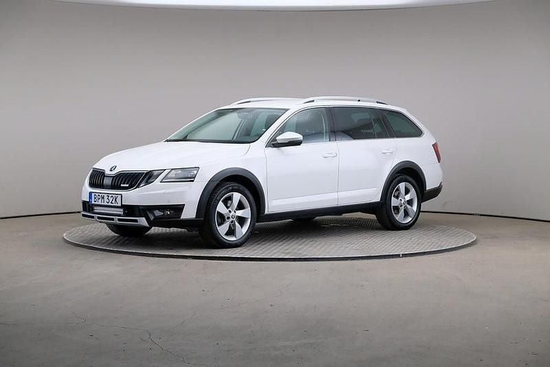 Vit Begagnad 2019 Skoda Octavia Scout Business Line Kombi | 269 000 kr (Marknadspris) - Bild 1/4